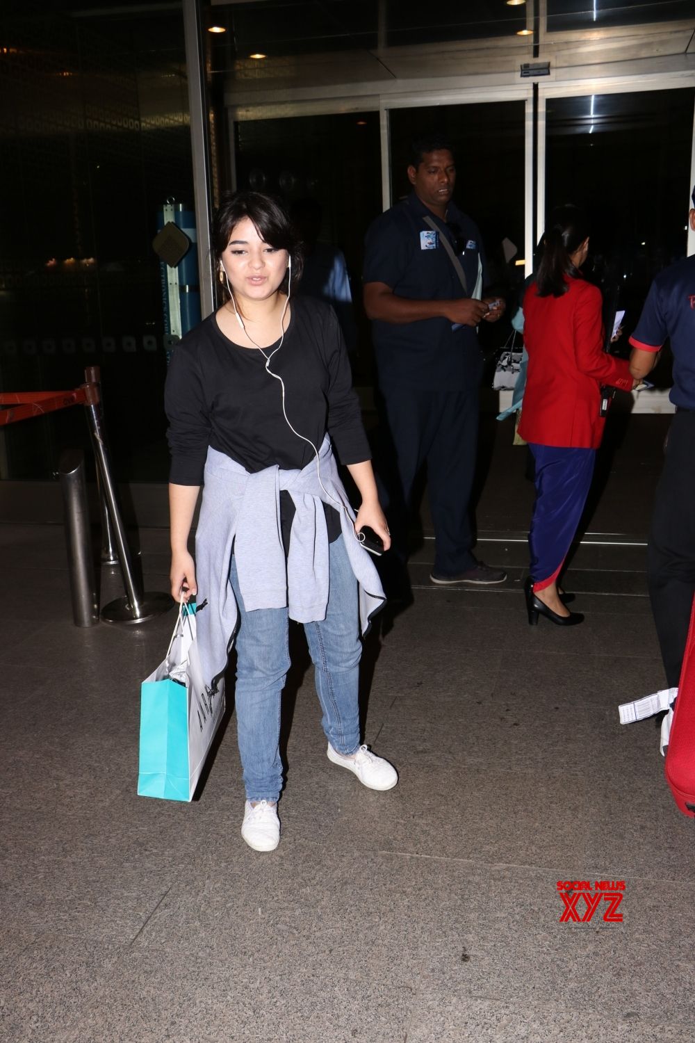 Mumbai: Zaira Wasim Rajput seen at airport - Social News XYZ