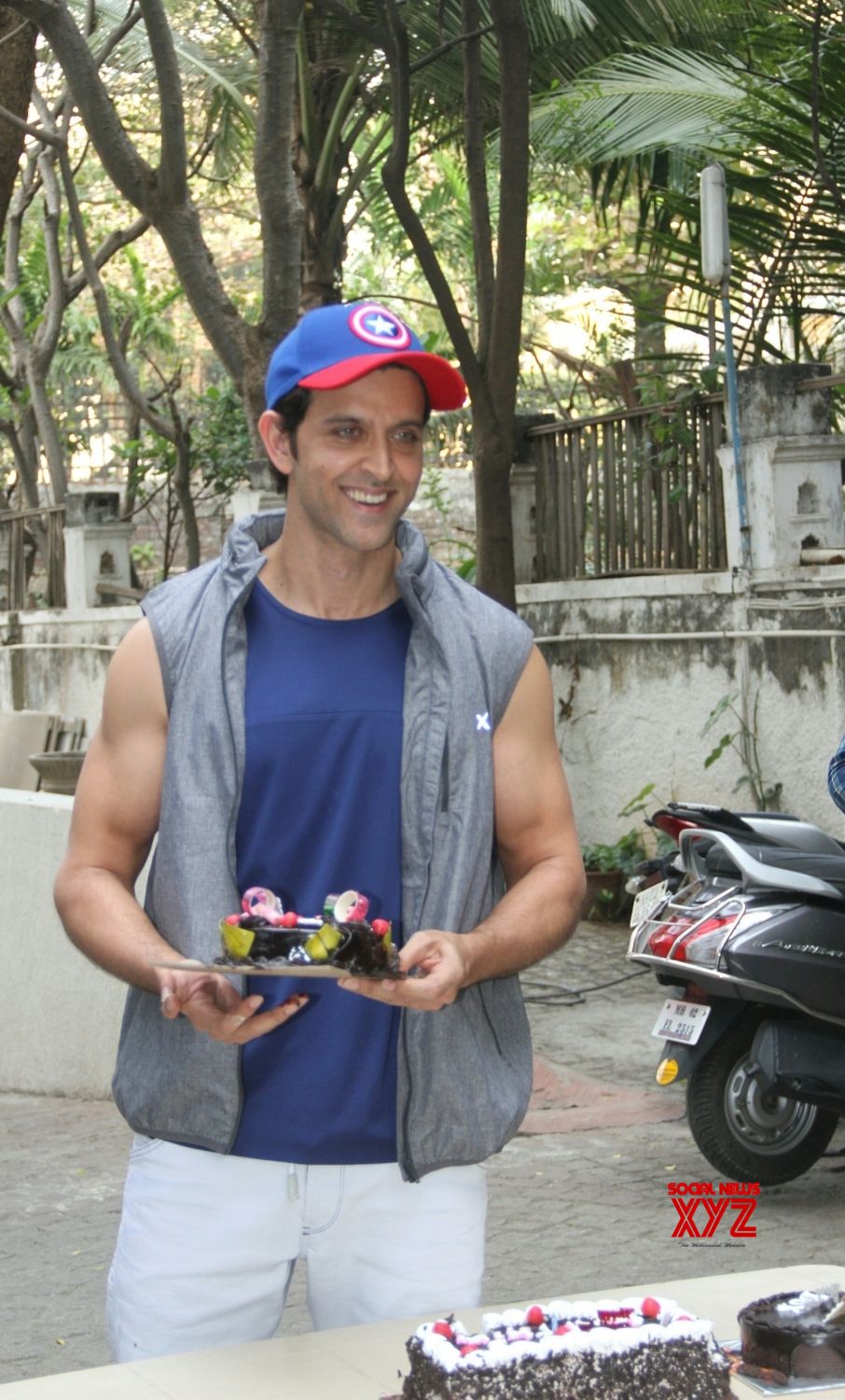 Mumbai: Hrithik Roshan celebrates birthday - Social News XYZ