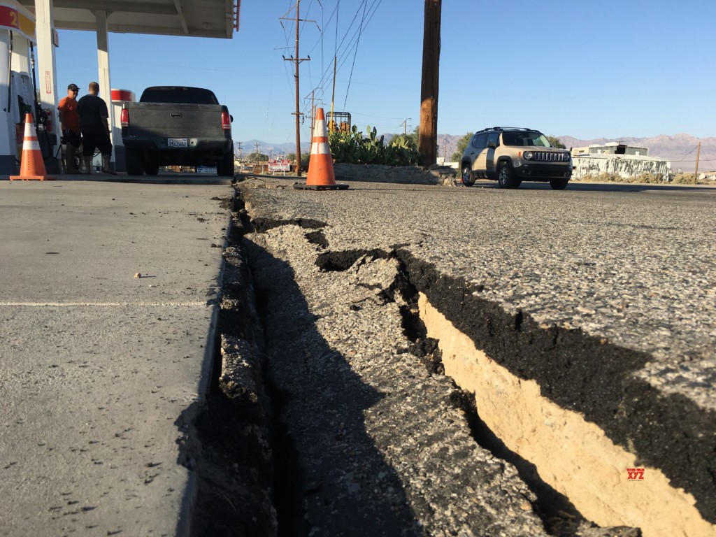 Сильнейшие землетрясения в америке. Калифорния землетрясение. Калифорнийское землетрясение. Землетрясение в США Калифорния. Подземные толчки.