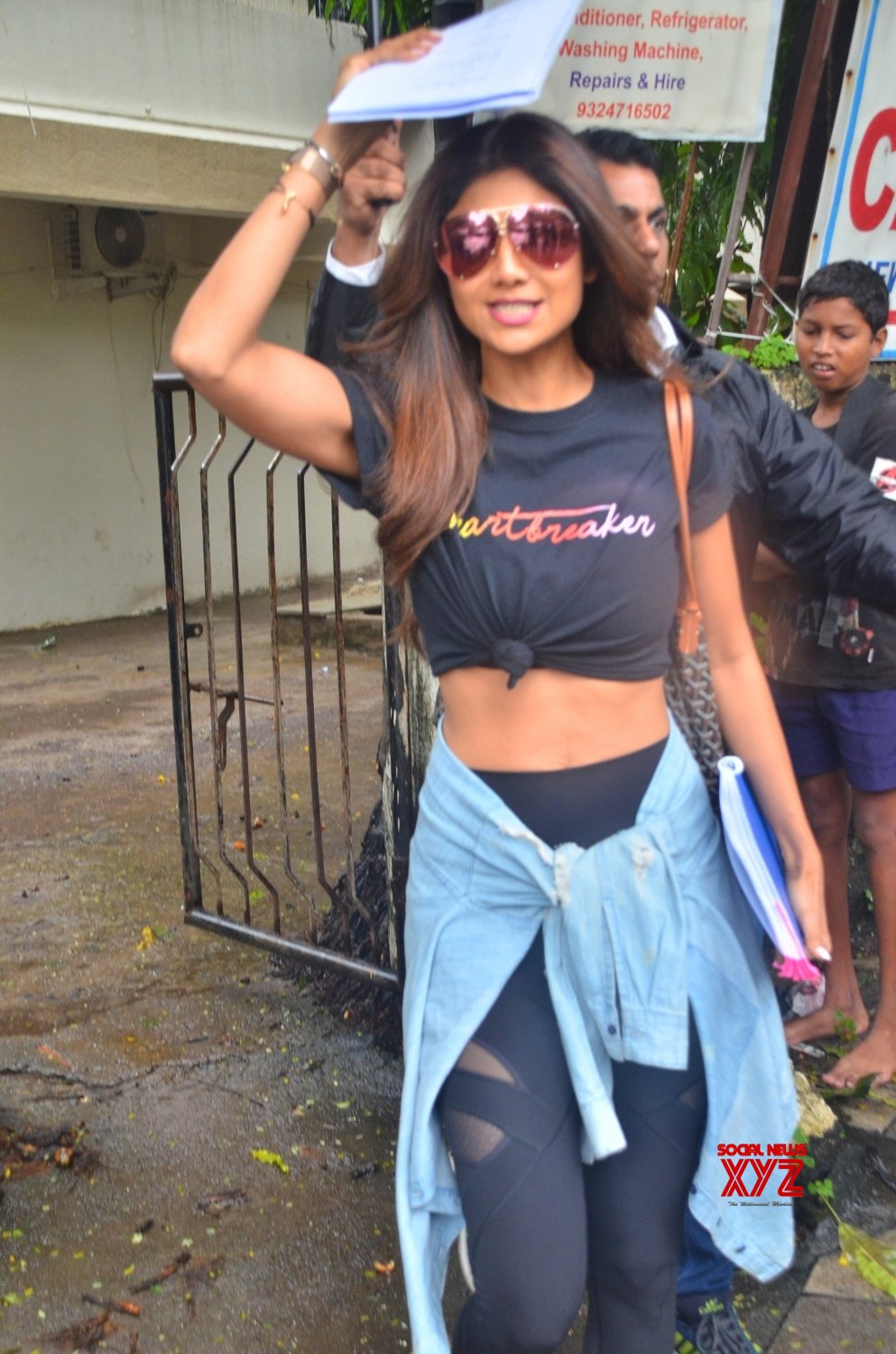 Mumbai Shilpa Shetty seen at a Juhu salon Gallery Social News XYZ
