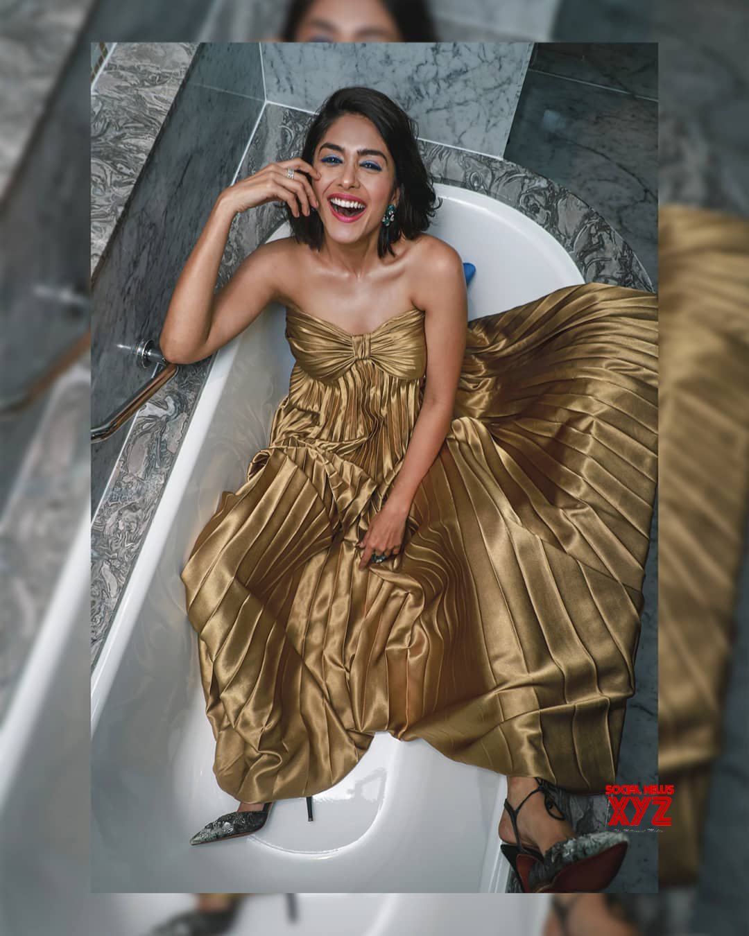 Actress Mrunal Thakur Sexy Stills From Gold Awards Social News Xyz