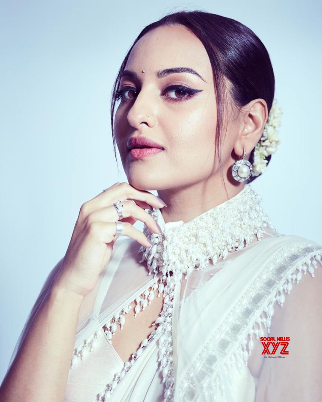 Actress Sonakshi Sinha Stunning Stills In Saree Styled By Mohit Rai Social News Xyz