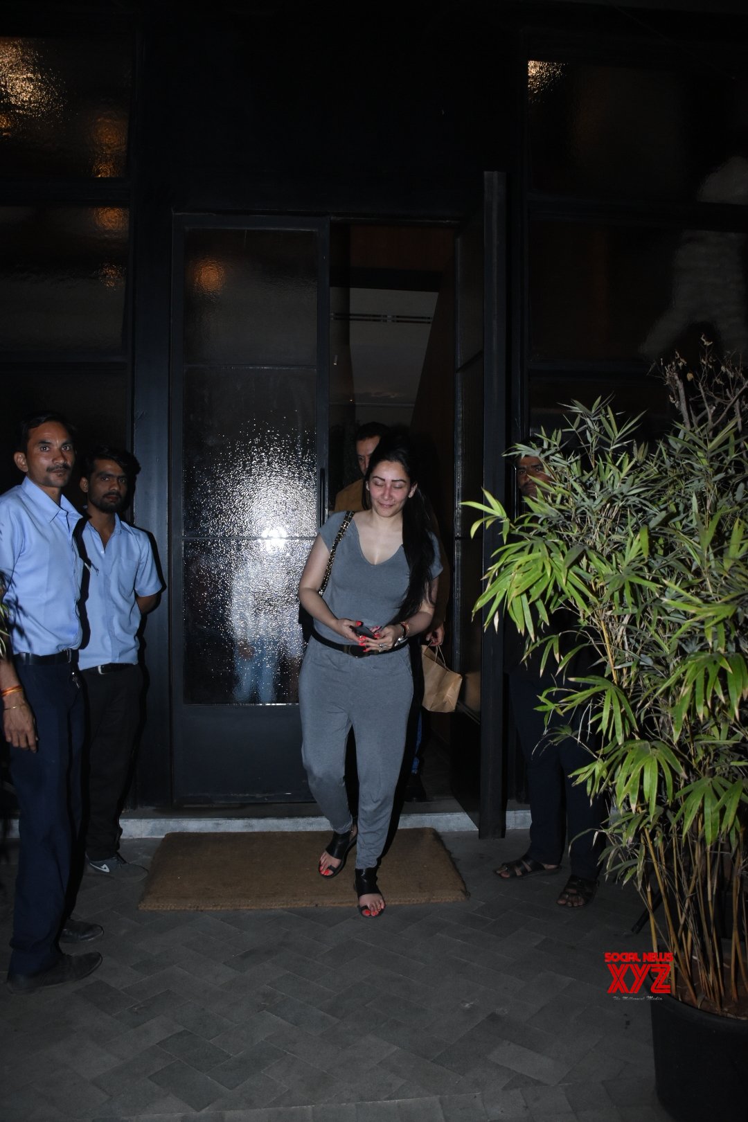 Manyata Dutt Spotted At Pali Bhavan Restaurant In Bandra HD Gallery