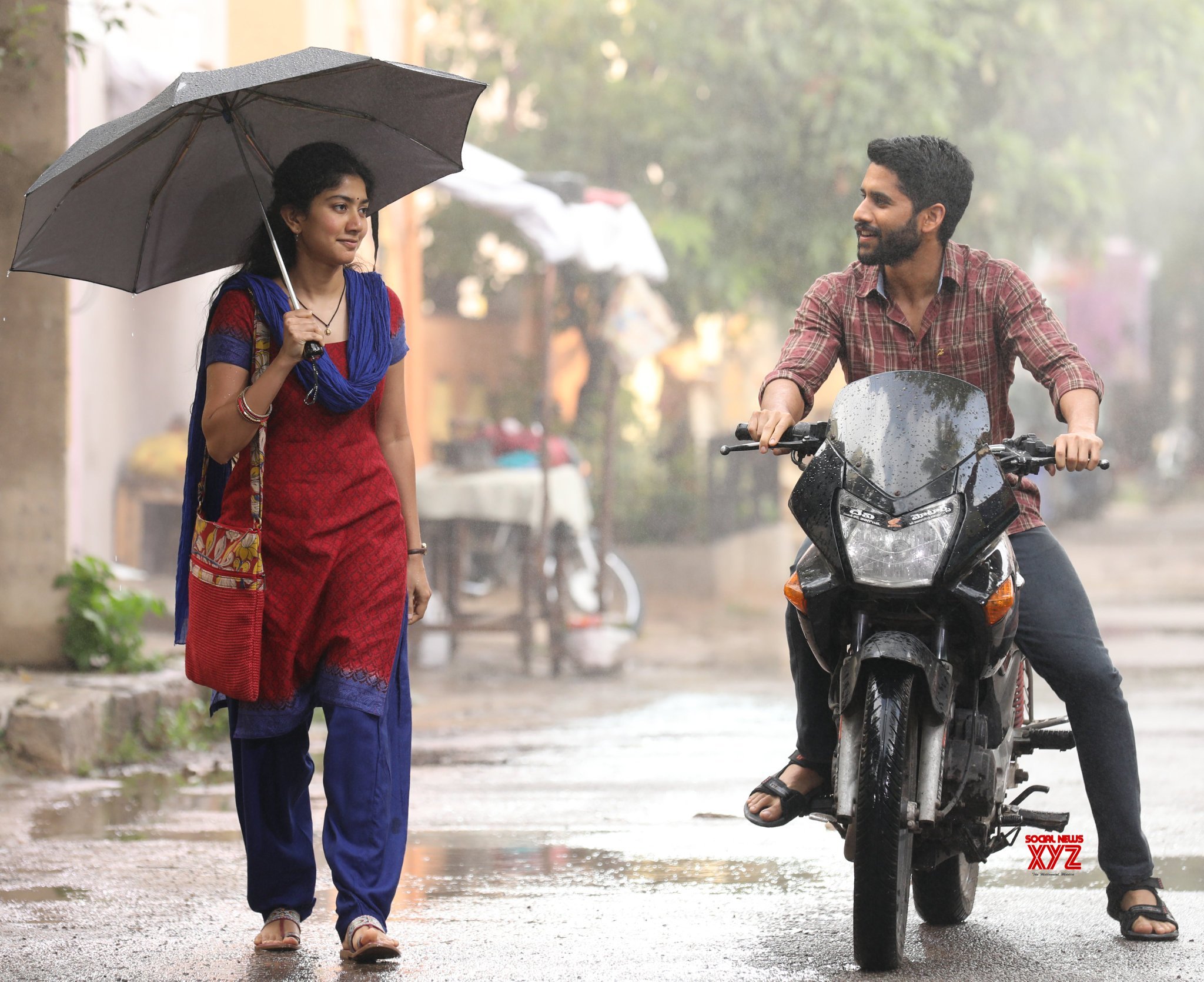 Naga Chaitanya And Sai Pallavi Stills From Love Story Movie Ay Pilla ...