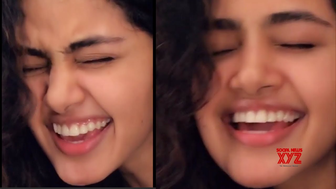 Actress Anupama Parameswaran Singing Unnimaya Song From Maniyarayile  Ashokan (Video)
