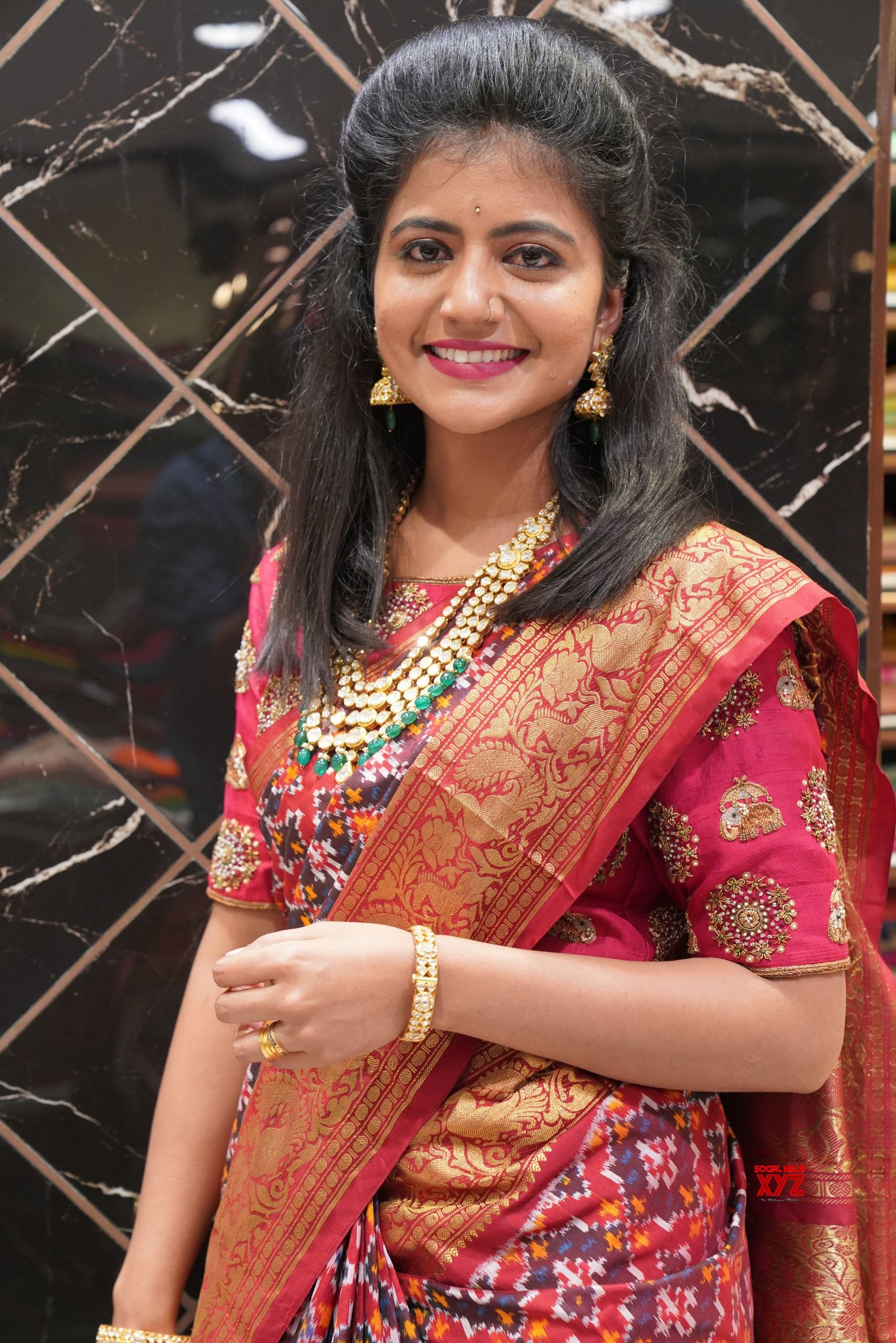 Actress Shiva Jyothi HD Stills From Brand Mandir Wedding Saree Showroom ...