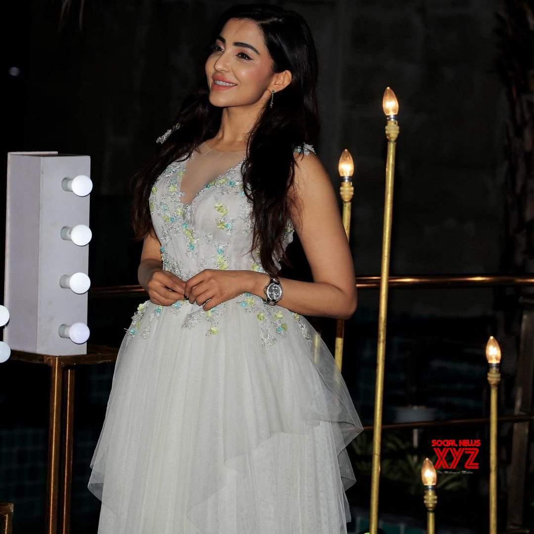 Actress Parvati Nair Latest Stunning Glam Stills - Social News XYZ