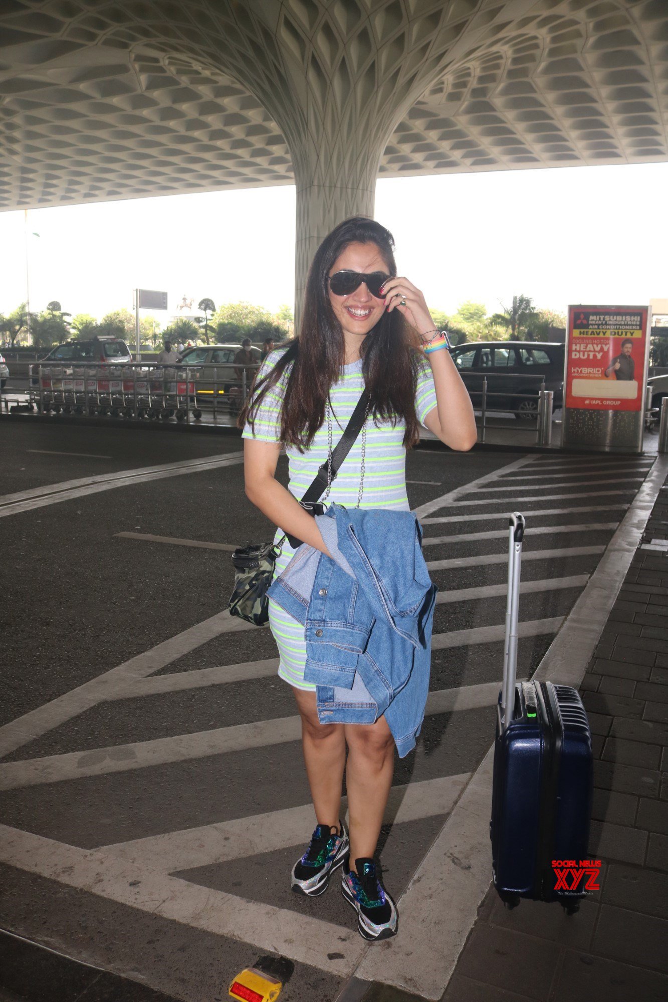 Actress Ayushi Sharma Spotted At Airport Departure - Gallery - Social ...