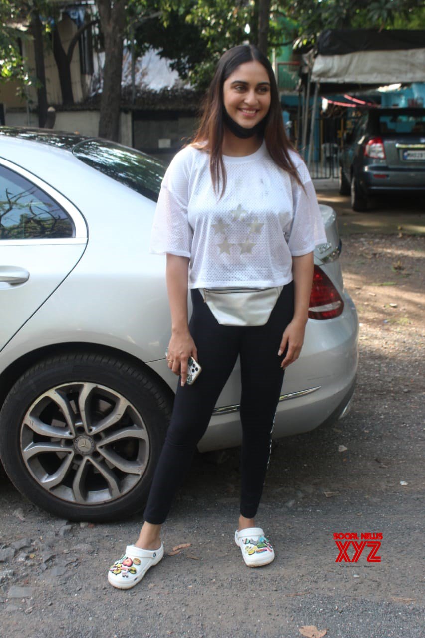 Actress Krystal D Souza Spotted At Andheri Gallery Social News Xyz
