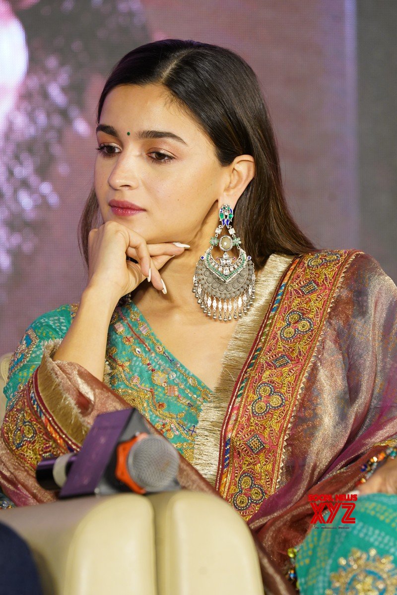 Actress Alia Bhatt Glam Stills From RRR Movie Telugu Press Meet ...