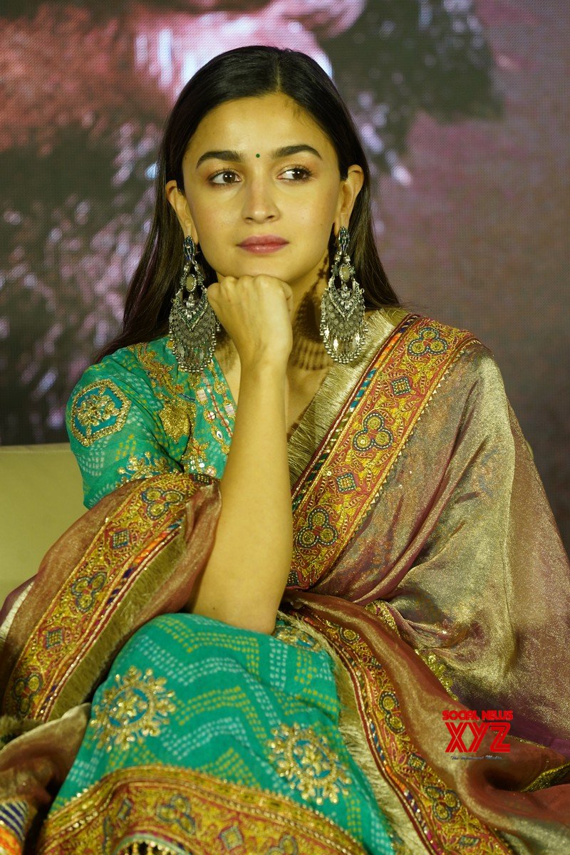 Actress Alia Bhatt Glam Stills From RRR Movie Telugu Press Meet ...