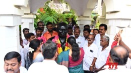 Thoothukudi: DMK MP Kanimozhi pays her respects by garlanding Gandhi's statue on the occasion of Mahatma Gandhi's 156th birth anniversary at the Old Corporation Office Complex in Thoothukudi on Wednesday, October 2, 2024. (Photo: IANS)