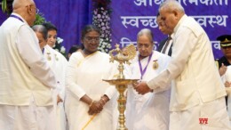 Sirohi: President Droupadi Murmu lights a lamp during the Global Summit on ‘Spirituality for Clean and Healthy Society’, organized by Prajapita Brahma Kumaris Ishwariya Vishwa Vidyalaya at Mount Abu, Sirohi, on Friday, October 04, 2024. (Photo: IANS) 