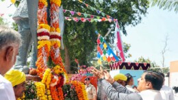 Damoh: Madhya Pradesh Chief Minister Mohan Yadav pays homage to the bust of Rani Durgavati at Singharpur in Damoh district on Saturday, October 05, 2024. (Photo: IANS)