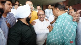 New Delhi: Delhi Minister Saurabh Bhardwaj requests BJP MLA and Leader of the Opposition in the Delhi Assembly, Vijender Gupta, as AAP MLAs and ministers head towards Raj Niwas to push for the reinstatement of bus marshals after passing the cabinet note in New Delhi on Saturday, October 05, 2024. (Photo: IANS)