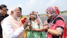 Wardha: Women from the Banjara community welcome Prime Minister Narendra Modi during his visit to Wardha on Saturday, October 5, 2024. (Photo: IANS)