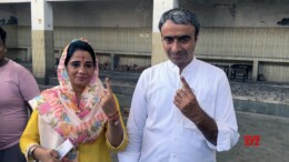 Kaithal: Senior State Vice President Anurag Dhanda along with his wife shows his ink-marked finger after casting his vote during the Haryana assembly election in Kaithal on Friday, October 04, 2024. (Photo: IANS)