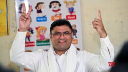 Sirsa: Congress leader Ashok Tanwar flashes a victory sign after casting his vote during the Haryana assembly election in Kaithal on Saturday, October 05, 2024. (Photo: IANS)