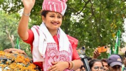 Lohardaga: JMM MLA Kalpana Murmu Soren holds a roadshow during 'Maiya Samman Yatra' in Lohardaga on Tuesday, October 08, 2024. (Photo: IANS)