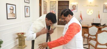 Bhopal: Union Minister Mansukh Mandaviya meets Madhya Pradesh Chief Minister Mohan Yadav in Bhopal on Sunday, January 19, 2025. (Photo: IANS)