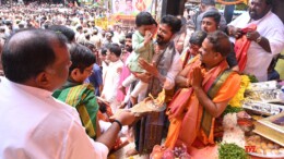 Hyderabad: Telangana Chief Minister Revanth Reddy offers prayer to 70 feet Bada Ganesh idol, on the occasion of Ganesh Chaturthi at Khairtabad on Saturday, September 07, 2024.(Photo: IANS)