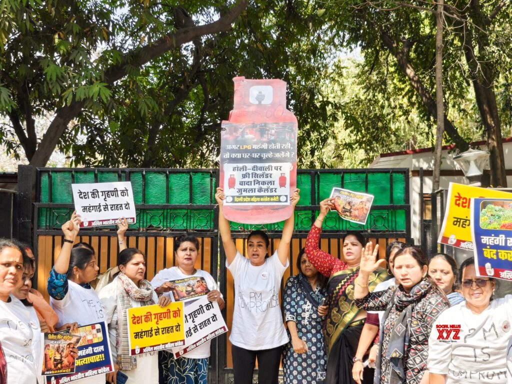 New Delhi: Mahila Congress Protests Over LPG Price Rise #Gallery ...